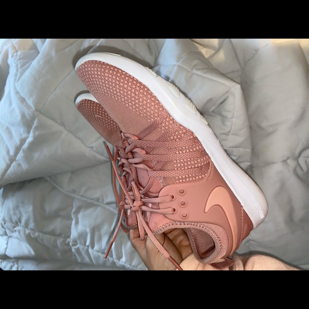 NIKE FREE RUN